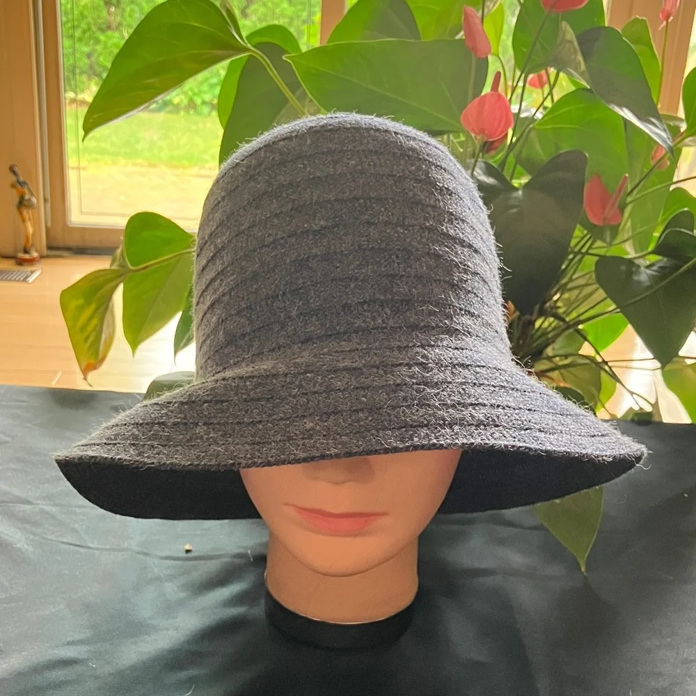 Chic Charcoal Women's Hat - Picture 1 of 7